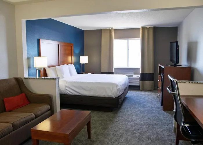 Comfort Inn & Suites Coralville - Iowa City Near Iowa River Landing