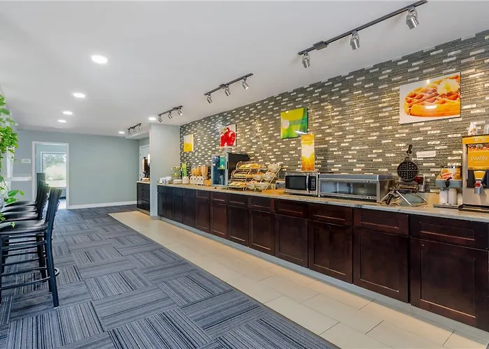 Suburban Studios Verona - Staunton North