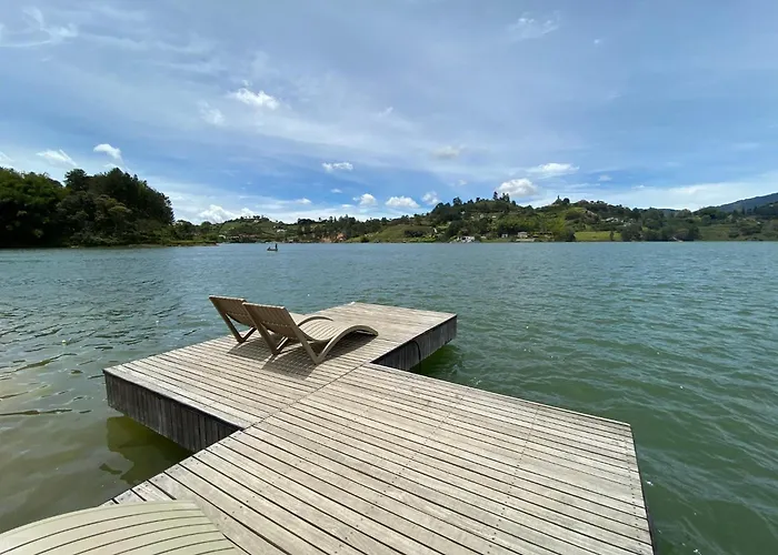 Viajero Guatapé Hostel&Lake Club