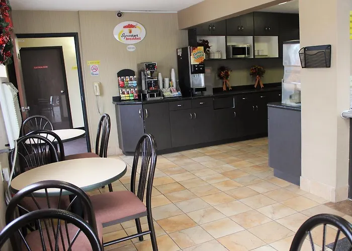 Super 8 By Wyndham Grand Forks