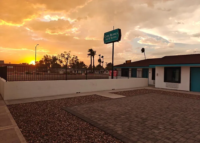 Casa Blanca Inn And Suites