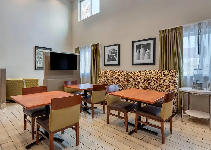 Quality Inn & Suites Evansville Downtown