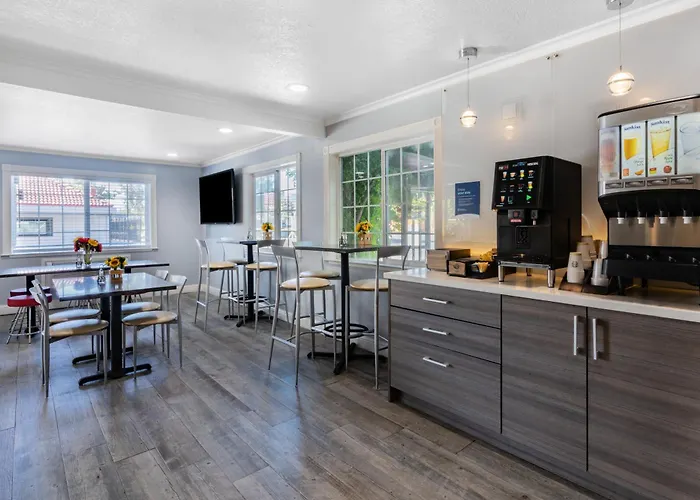The Orchard Hotel Ukiah Wine Country Free Breakfast, Pool, & Hot Tub