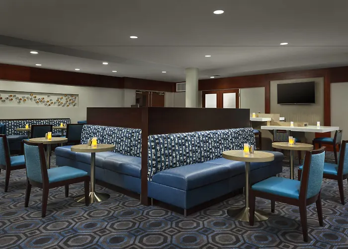 Courtyard By Marriott Boston Cambridge