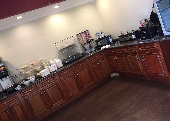 Howard Johnson By Wyndham Dothan