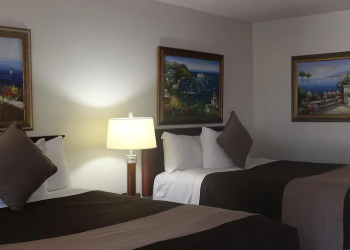 O'Cairns Inn And Suites