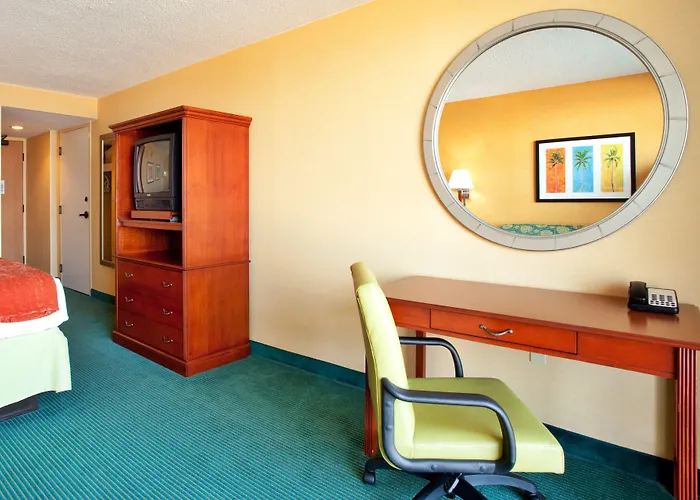 Holiday Inn Express & Suites Va Beach Oceanfront By Ihg