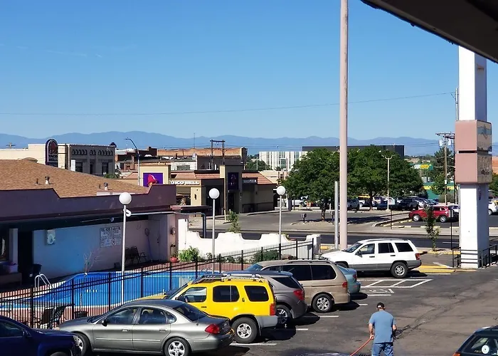 Santa Fe Inn - Pueblo