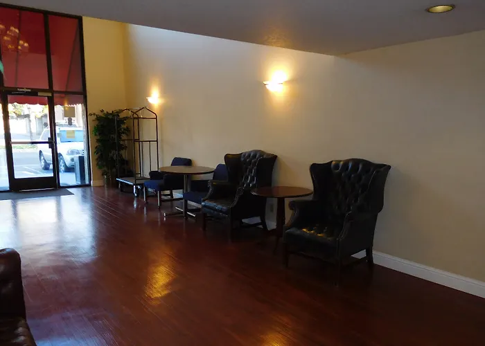 University Square Hotel