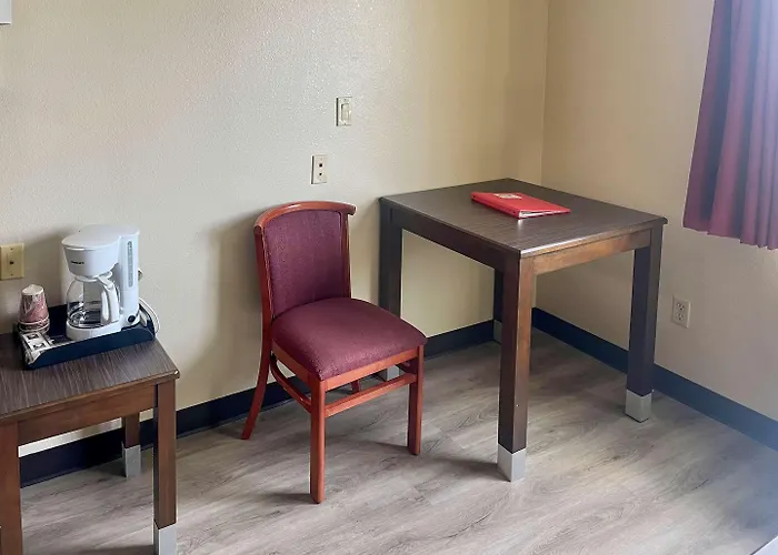 Econo Lodge Inn & Suites Corning Travel Center