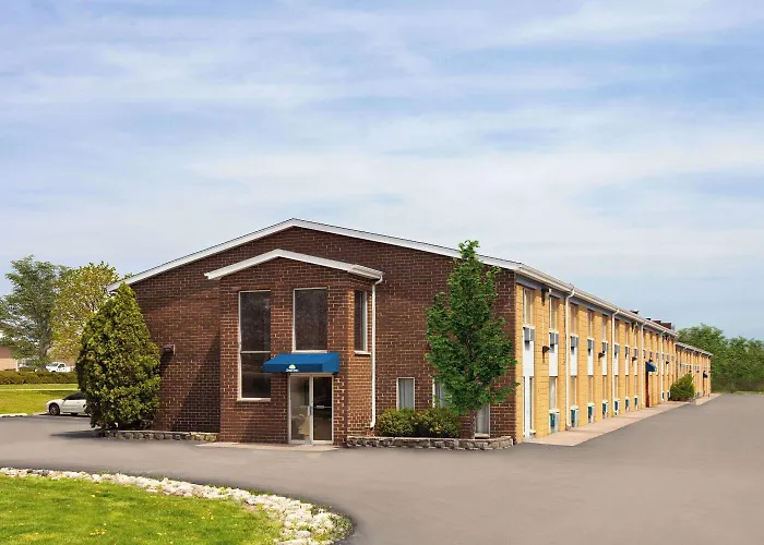 Days Inn By Wyndham Rockford I-90 Walking Distance To Casino