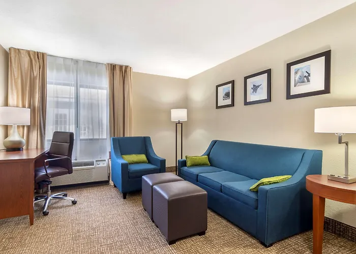 Comfort Inn & Suites - Near Robins Air Force Base Main Gate