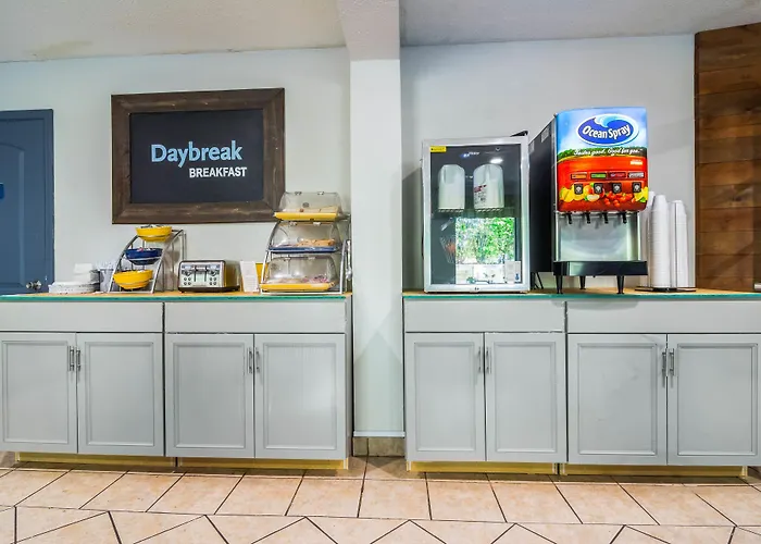 Days Inn By Wyndham Raleigh Glenwood-Crabtree