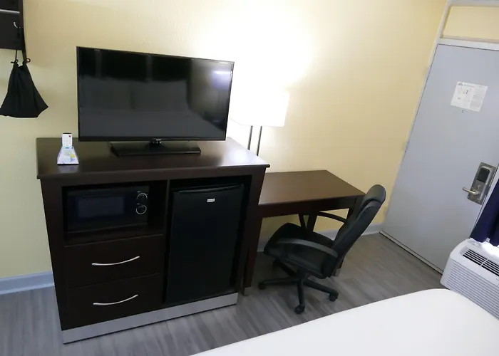 Days Inn By Wyndham Muscle Shoals