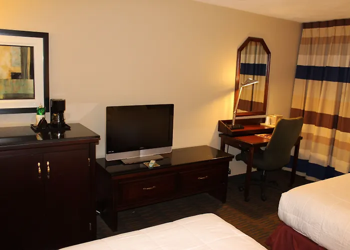 Lamplighter Inn And Suites - North