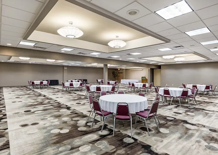 Lamplighter Inn And Suites - North
