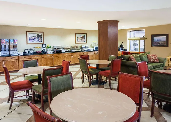Baymont By Wyndham Elkhart