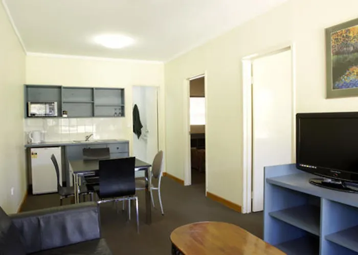 Seasons Hotel Newman