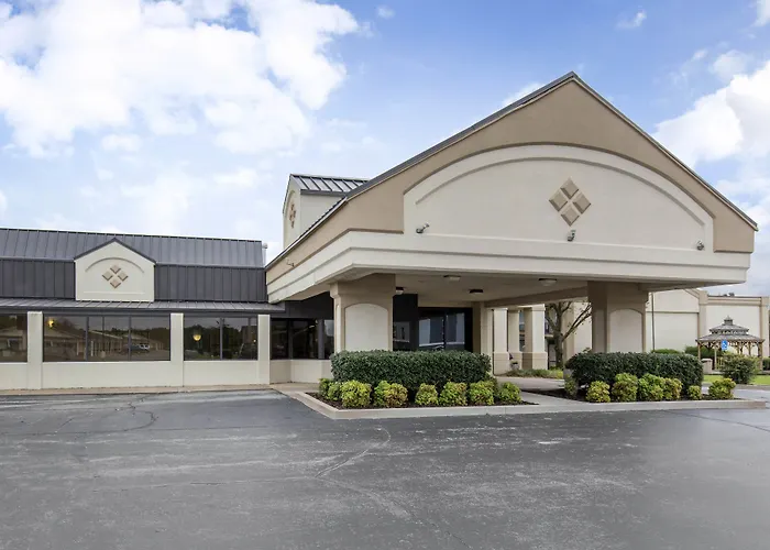 Days Inn By Wyndham Pittsburg Ks