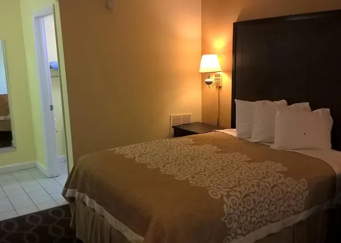 Days Inn & Suites By Wyndham Port Richey