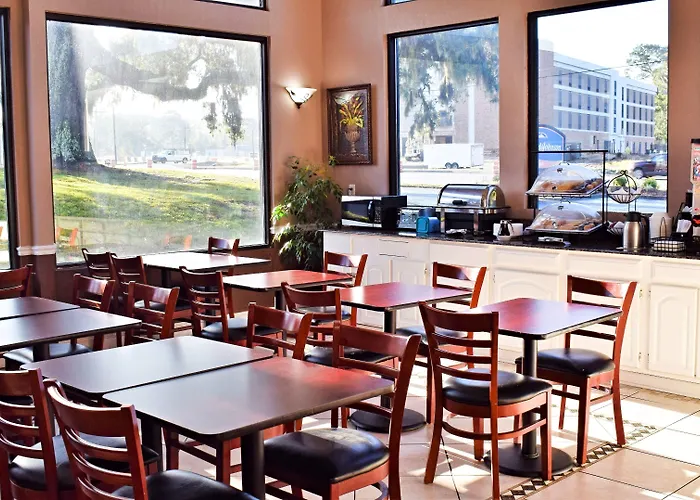 Howard Johnson By Wyndham Beaufort/Parris Island