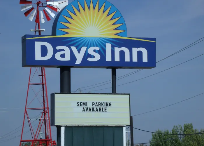 Days Inn By Wyndham Davenport Ia