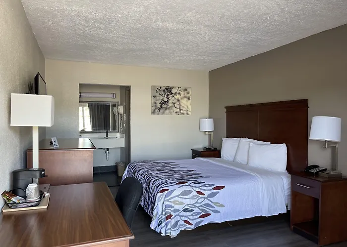 Red Roof Inn Lagrange