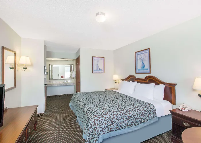 Days Inn By Wyndham West Point