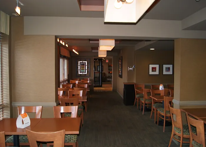 Quality Inn & Suites Pe Trudeau Airport