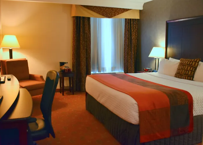 Hamilton Plaza Hotel And Conference Center