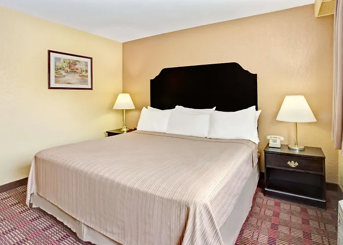 Howard Johnson By Wyndham Pikesville