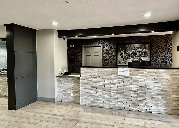 Super 8 By Wyndham Sealy