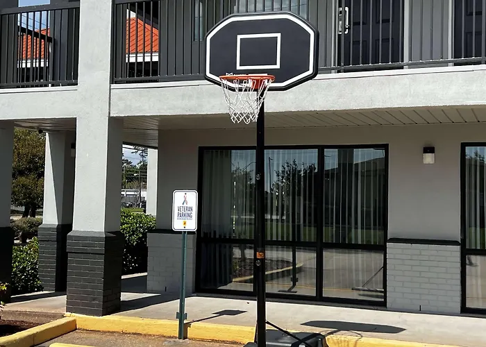 Super 8 By Wyndham Slidell