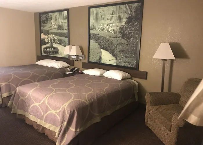 Super 8 By Wyndham Monroe