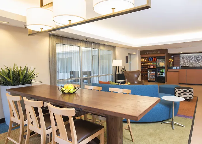Fairfield Inn & Suites By Marriott Bloomington