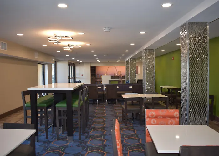 La Quinta Inn & Suites By Wyndham St Louis Hazelwood North