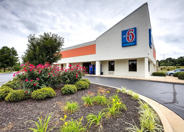 Super 7 Inn Tupelo