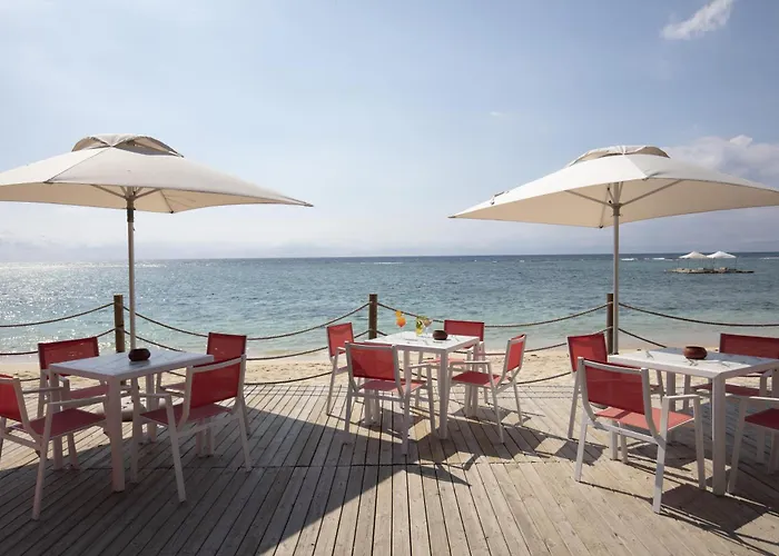 Victoria Beachcomber Resort & Spa