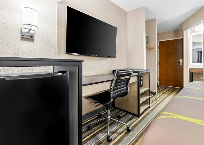 Super 8 By Wyndham Athens