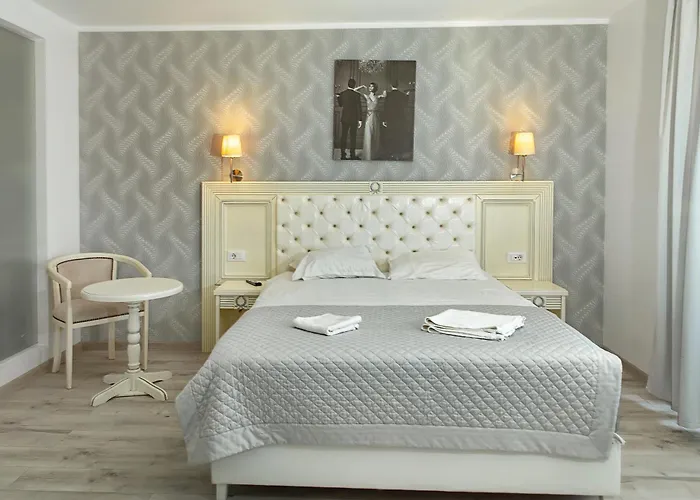 Carol Boutique - Vila Cornelia