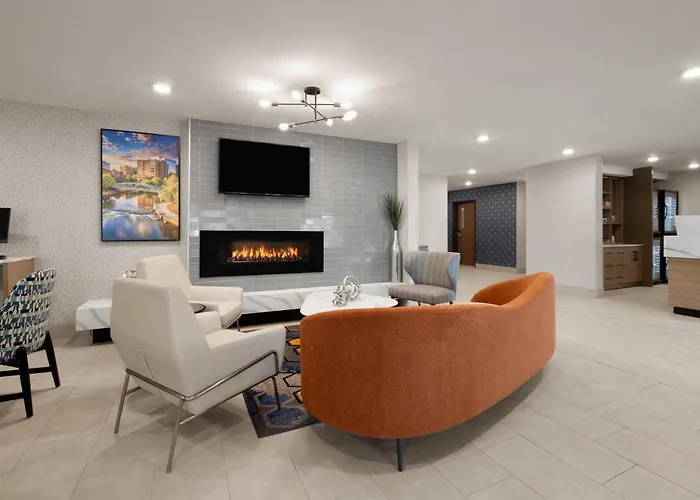 La Quinta Inn & Suites By Wyndham Greenville Woodruff Rd