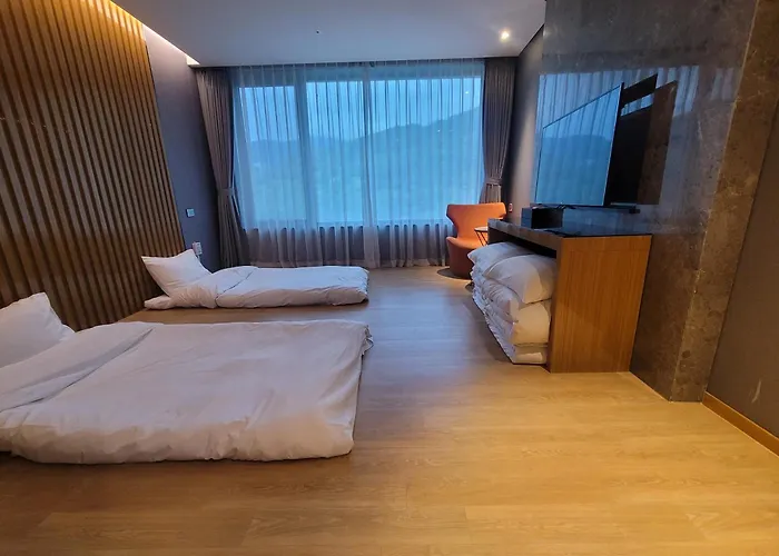 Traum Valley Hotel - Formerly Jeongseon Intoraon Hotel
