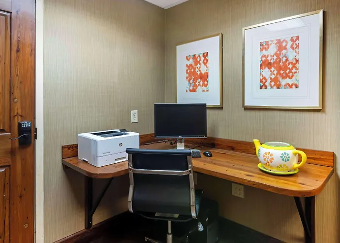 Best Western Colonial Inn