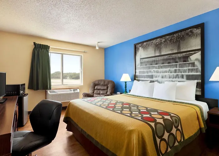 Super 8 By Wyndham Waco University Area