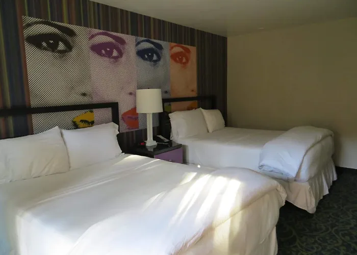 7 Springs Inn & Suites