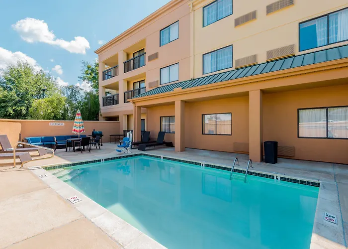 Courtyard Tupelo