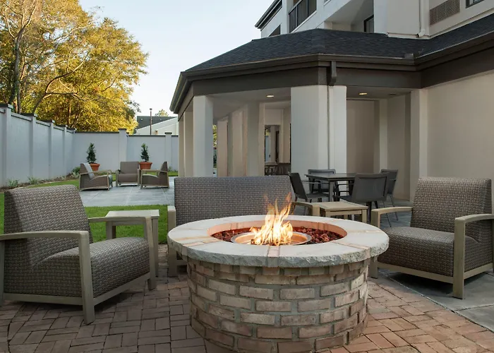 Courtyard By Marriott Dothan