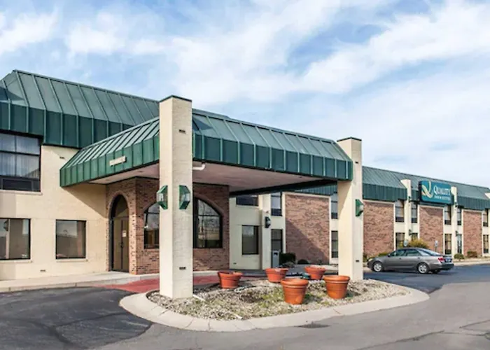 Quality Inn & Suites Shelbyville I-74