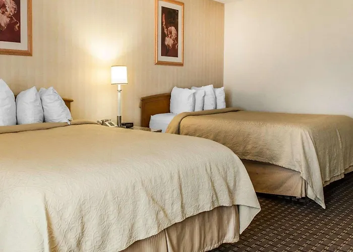 Quality Inn & Suites Shelbyville I-74