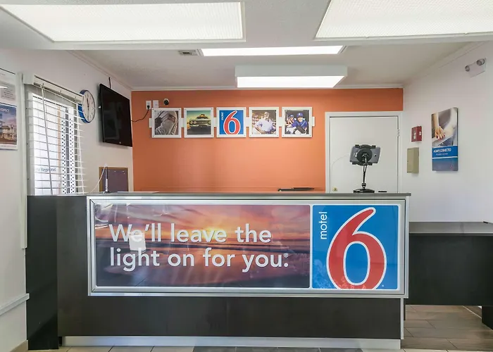 Motel 6-Dothan, Al